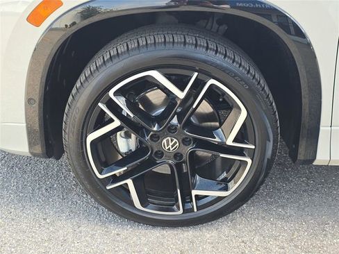 New 2026 Volkswagen Tiguan SEL R-Line image 10