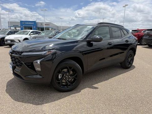New 2026 Chevrolet Trax LT w/ Driver Confidence Package FWD image 2