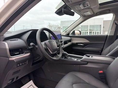 Used 2024 Toyota Grand Highlander Limited image 18