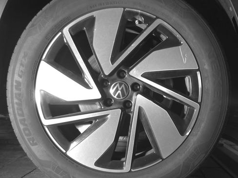 Used 2025 Volkswagen Atlas SE AWD/4WD image 13