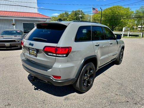 Used 2019 Jeep Grand Cherokee Laredo AWD/4WD image 6