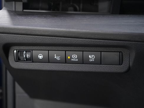 Used 2024 Nissan Ariya AWD image 23