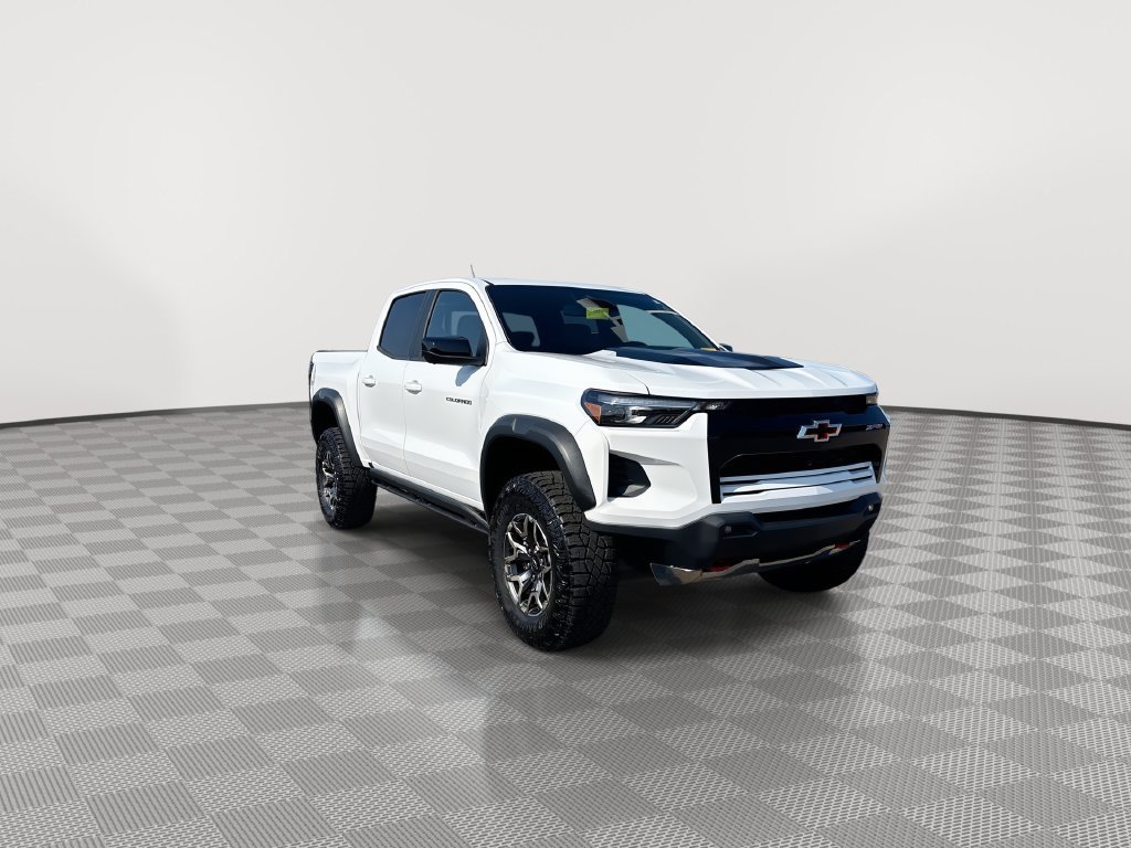 Used 2024 Chevrolet Colorado ZR2 w/ ZR2 Convenience Package III AWD/4WD image 2