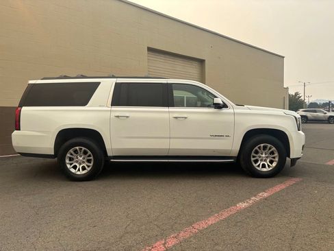 Used 2017 GMC Yukon XL SLT AWD/4WD image 3