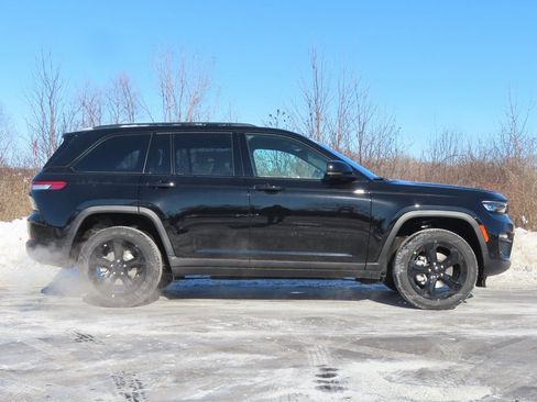 New 2025 Jeep Grand Cherokee Limited w/ Luxury Tech Group II image 2