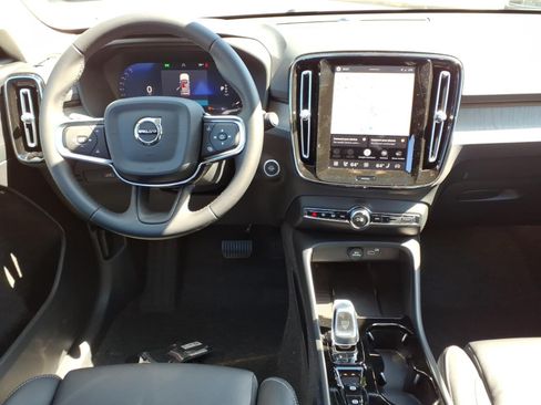 New 2026 Volvo XC40 B5 Plus w/ Protection Package Premier AWD/4WD image 10