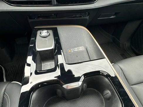 Used 2025 Buick Enclave Avenir w/ LPO, Floor Liner Package FWD image 20