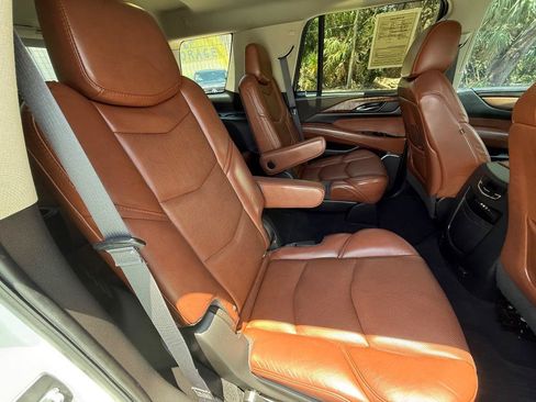 Used 2016 Cadillac Escalade Premium RWD image 17