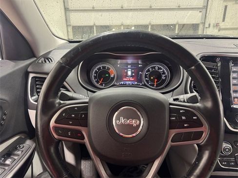 Used 2019 Jeep Cherokee Limited image 14