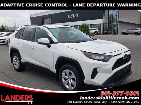 Used 2021 Toyota RAV4 LE FWD image 1