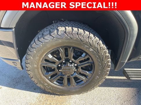 Certified 2022 GMC Sierra 2500 Denali w/ Denali Black Diamond Edition image 12