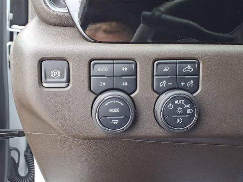 Used 2025 Chevrolet Silverado 3500 LTZ w/ LTZ Convenience Package AWD/4WD image 65