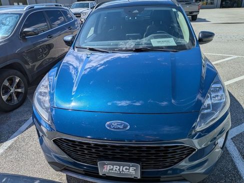 Used 2020 Ford Escape Titanium FWD image 2