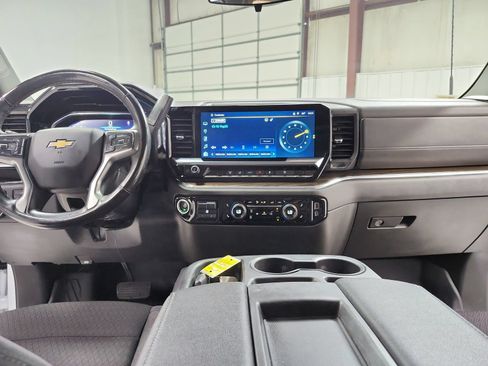 Used 2024 Chevrolet Silverado 2500 LT AWD/4WD image 25