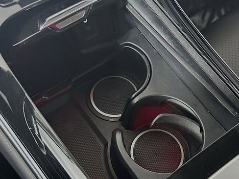 Used 2023 Mercedes-Benz GLC 300 image 7