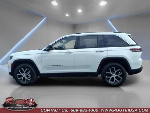 Used 2023 Jeep Grand Cherokee Limited AWD/4WD image 7
