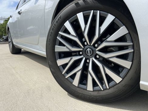 Certified 2024 Nissan Altima 2.5 SV w/ SV Premium Package image 7