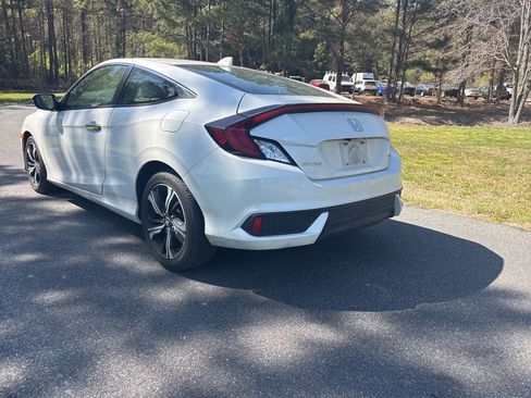 Used 2017 Honda Civic Touring image 7