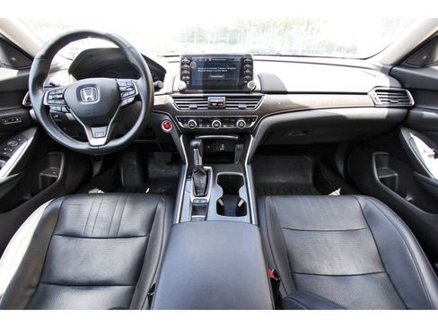 Used 2018 Honda Accord Touring image 10