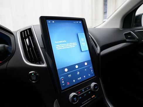 Used 2024 Ford Edge SEL w/ Convenience Package image 9