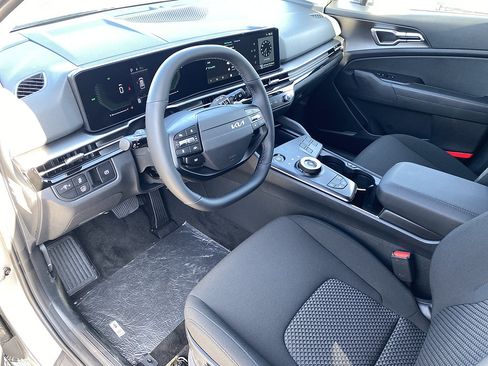 New 2026 Kia Sportage LX FWD image 11