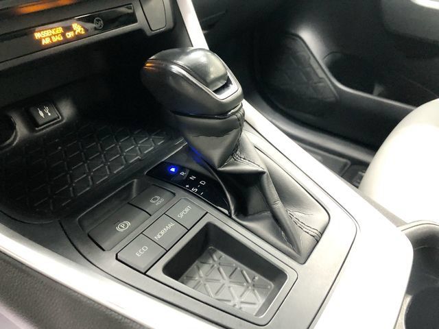 Used 2019 Toyota RAV4 XLE Premium FWD image 25