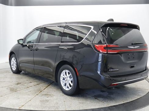 Certified 2023 Chrysler Pacifica Touring-L FWD image 3