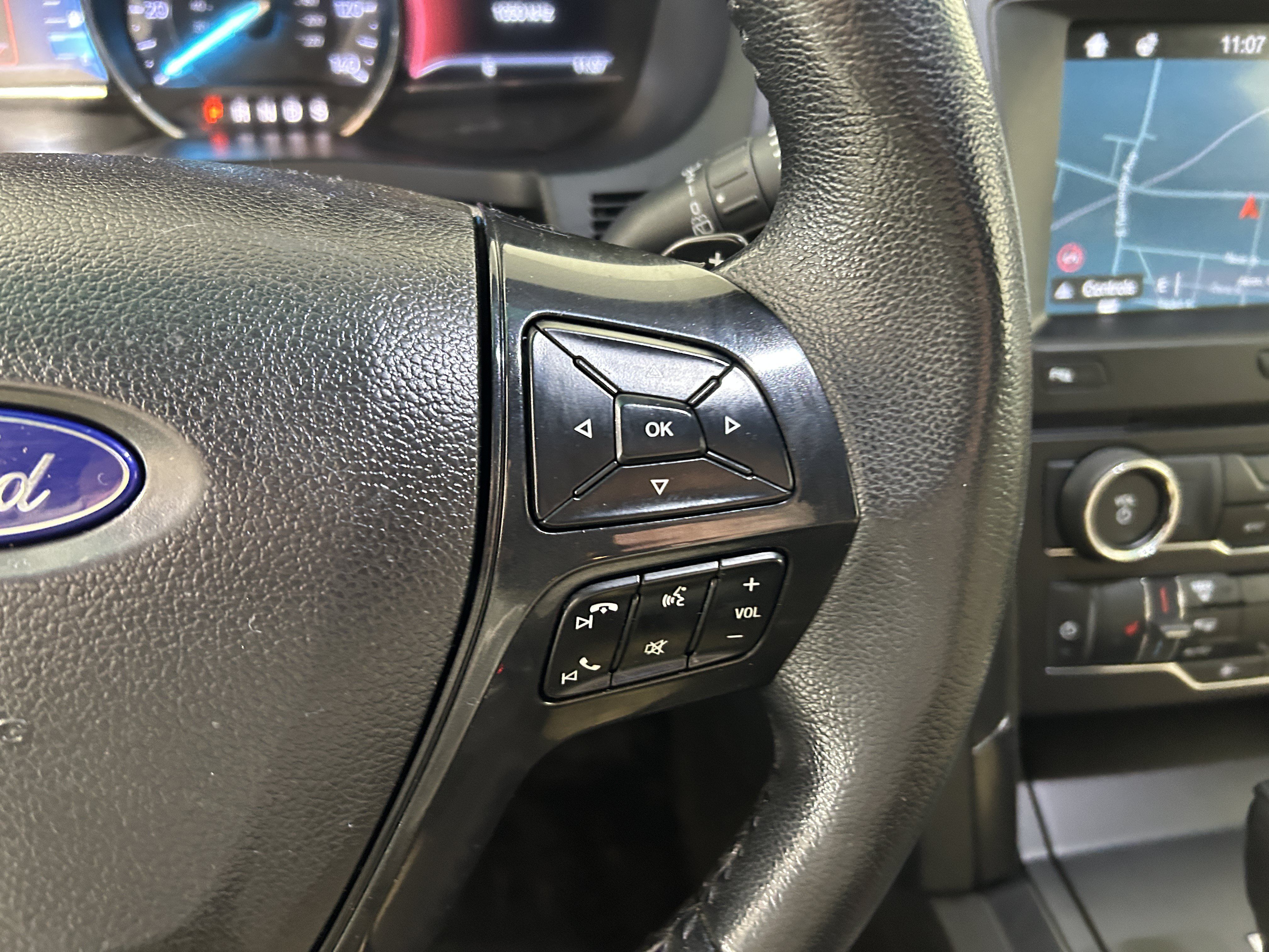 Used 2017 Ford Explorer XLT w/ Equipment Group 201A AWD/4WD image 16
