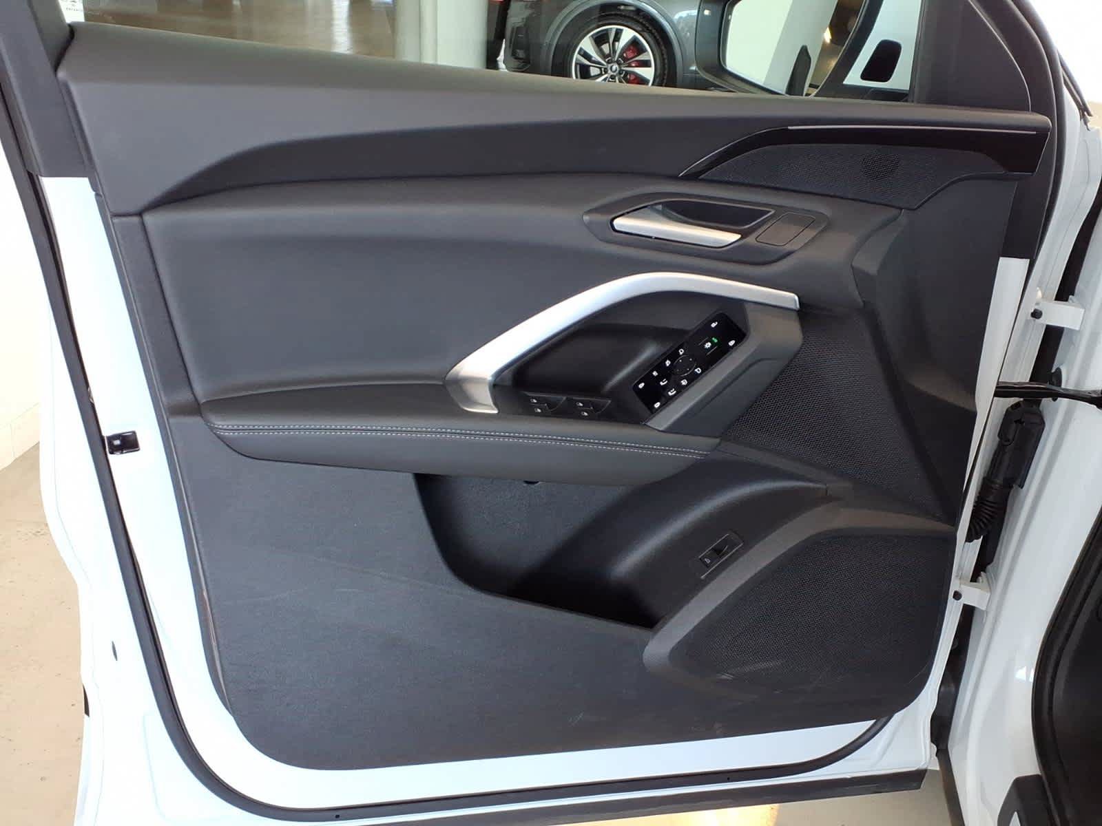 Used 2025 Audi Q5 Premium w/ Convenience Package AWD/4WD image 10
