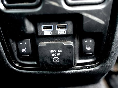 Used 2018 Dodge Durango GT image 28