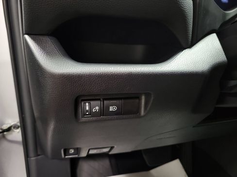 Used 2025 Toyota RAV4 XLE AWD/4WD image 28