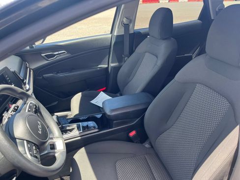 Used 2025 Kia Sportage LX FWD image 31