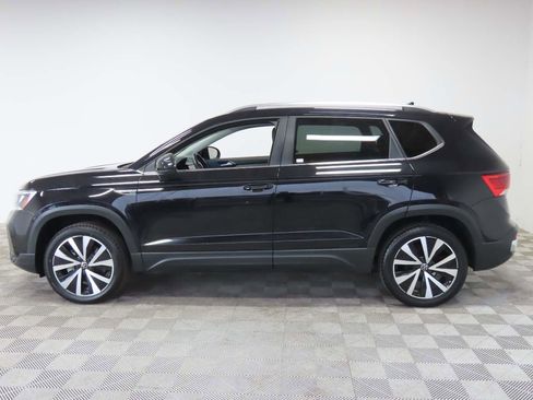 Used 2024 Volkswagen Taos SE FWD image 5
