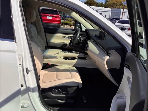 Used 2022 Genesis GV70 2.5T w/ Advanced Package AWD/4WD image 19