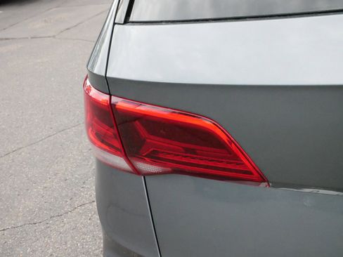 Certified 2022 Volkswagen Taos SE image 17