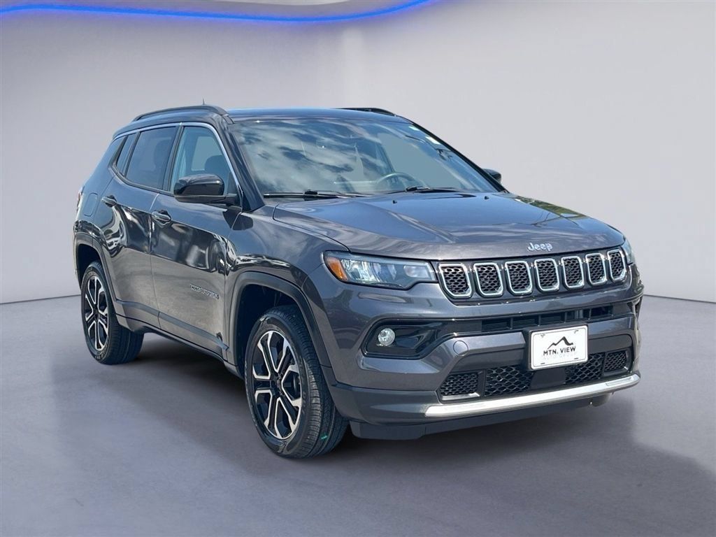 Used 2023 Jeep Compass Limited w/ Sun and Sound Group AWD/4WD image 5