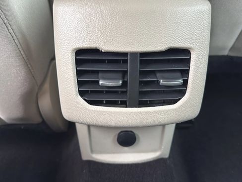 Used 2019 Ford Fusion SE image 28