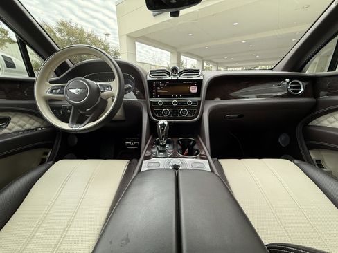 Used 2021 Bentley Bentayga image 4