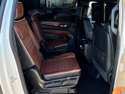Used 2023 GMC Yukon XL Denali Ultimate image 21