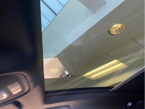 Used 2020 Bentley Bentayga image 18