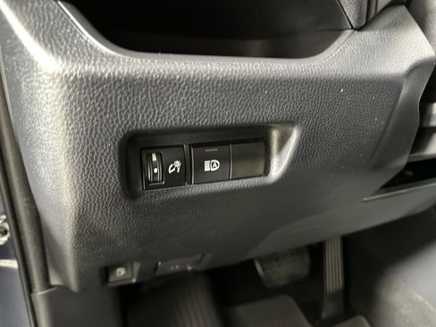 Used 2021 Toyota RAV4 LE image 54