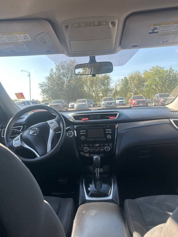 Used 2015 Nissan Rogue SV AWD/4WD image 10