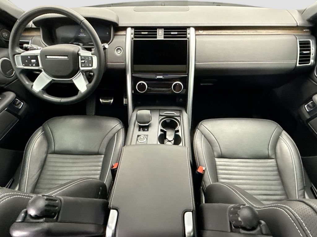 Used 2024 Land Rover Discovery Dynamic SE AWD/4WD image 13