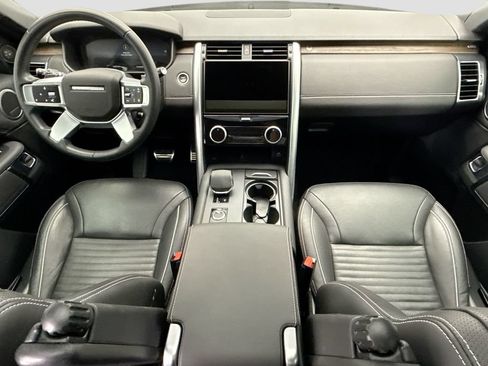 Used 2024 Land Rover Discovery Dynamic SE AWD/4WD image 13
