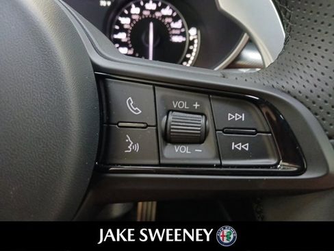 Used 2022 Alfa Romeo Stelvio Veloce image 17