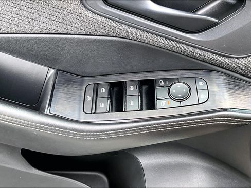 Used 2022 Nissan Rogue S AWD/4WD image 34