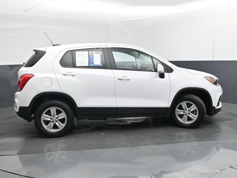 Used 2020 Chevrolet Trax LS w/ Tint and Cruise Package AWD/4WD image 28