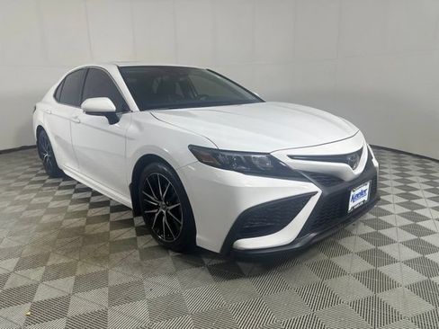 Used 2022 Toyota Camry SE w/ Cold Weather Package AWD/4WD image 1