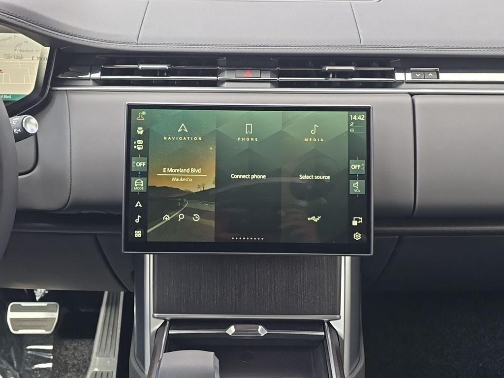 Certified 2026 Land Rover Range Rover SE AWD/4WD image 17