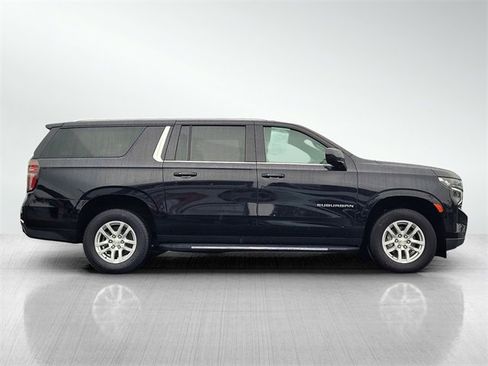 Used 2024 Chevrolet Suburban LT image 5